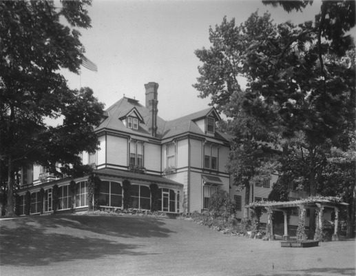 Hillcroft, circa 1930, when Philip K. Wrigley owned the property. After purchasing Hillcroft from Arthur Leath in 1927, the WRigleys updated, remodeled and rebuilt sections of the house, so it totaled more than 30 rooms. They also built a porte-cochere with living space above it.