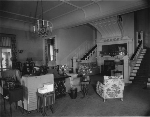 When Philip K. Wrigley purchased Hillcroft, the house still featured one of the few architectural elements from the original Henry Lord Gay design – the double stairway in the living room.
