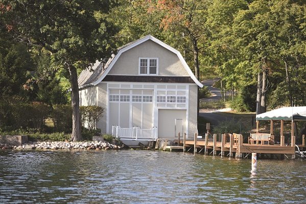 Although little remains of the 1880s north shore estate called Green Gables, this boathouse reflects the estate’s original architecture. 