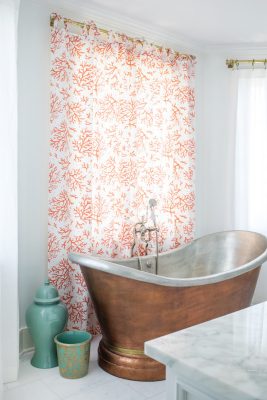 The primary bath features a luxurious copper soaking tub and marble counters. Childers says she chose the bathroom fixtures for their “living patina,” a finish that will naturally age over
time to provide even more character.