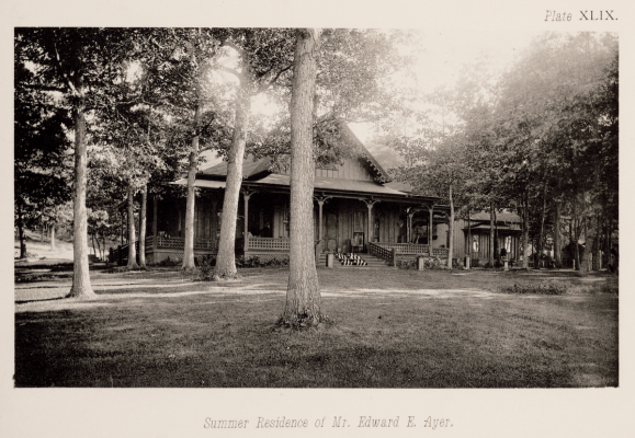 Edward and Emma Ayer’s lakefront home, The Oaks, was
a modest cottage set into its natural surroundings.
Photo courtesy of the Lake Geneva Public Library.