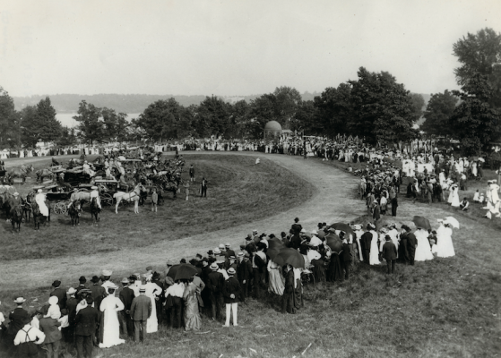 Linden Lodge served
as the site of the Mid-
Summer Fair beginning
in 1904. 
Photo courtesy Lake Geneva Public Library.