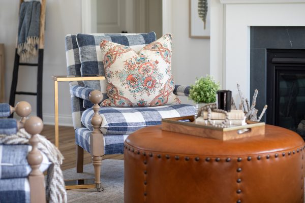  Blue gingham-clad armchairs offer comfortable seating in the living room.