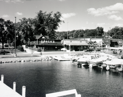 This 1970s-era view of the lakefront shows Chuck’s Lakeshore Inn (before the 1987 fire) and Jerry’s Marine.  Photo courtesy Carol and Jamie Whowell