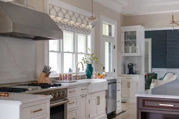 The home’s sizable kitchen is the result of a renovation and addition by a previous homeowner. Turner opted to paint the cabinets in Benjamin Moore’s Chantilly Lace.